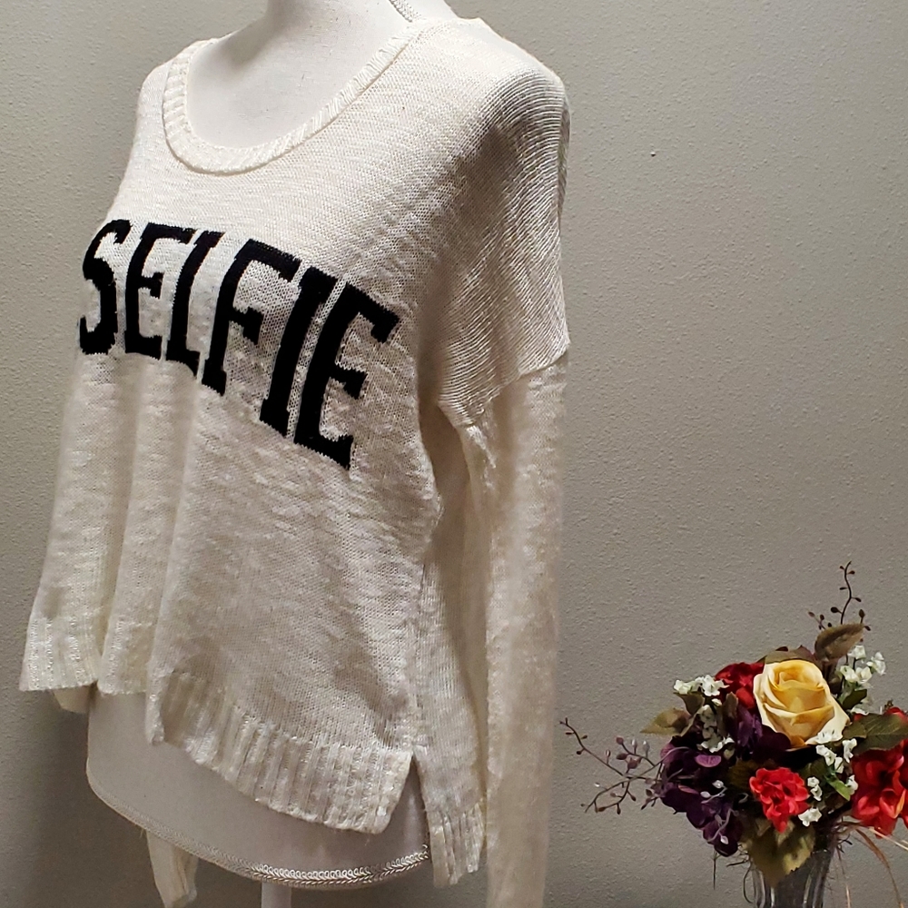 #Selfie Knitted Crop Top - Picture 3 of 4
